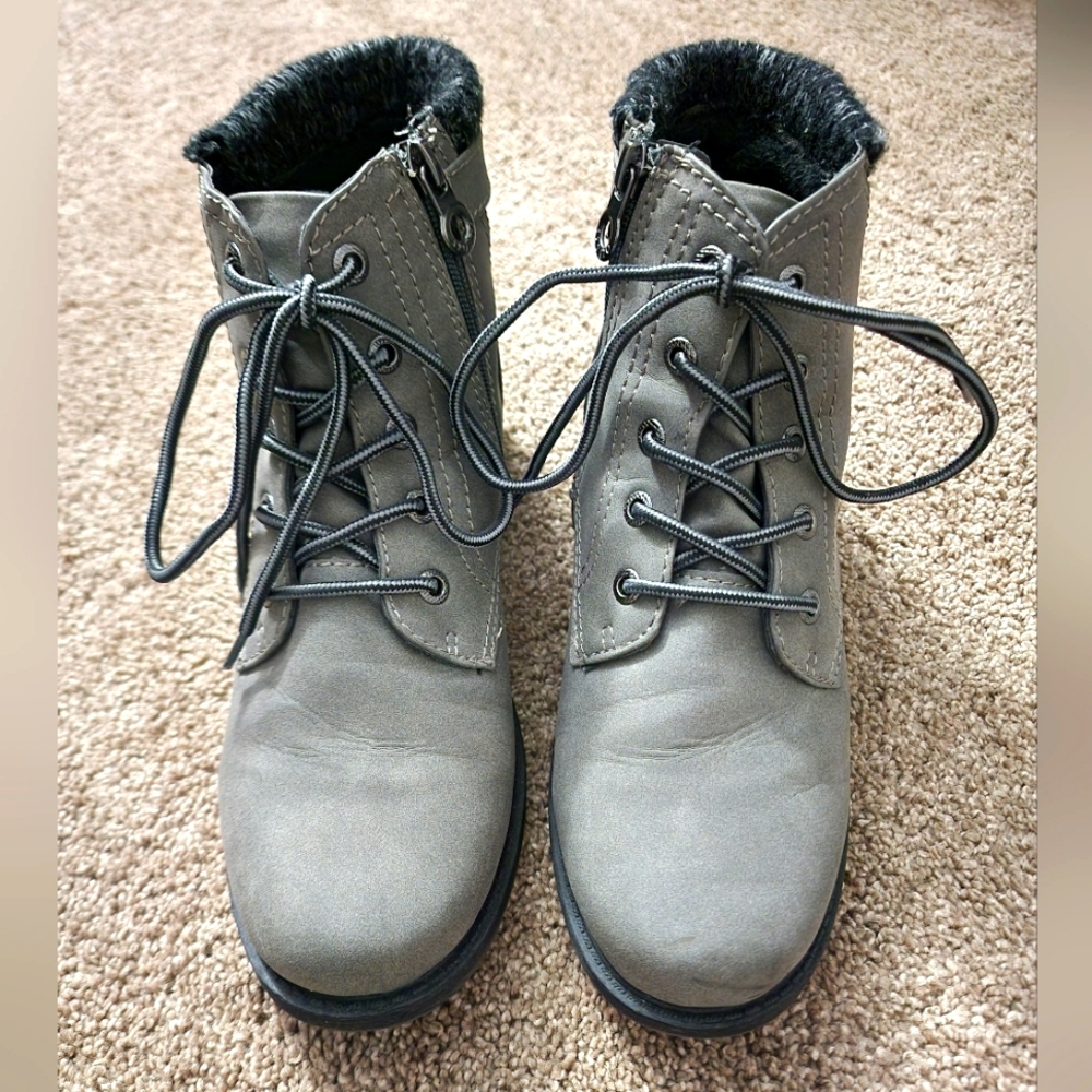 Woman's grey ankle boots